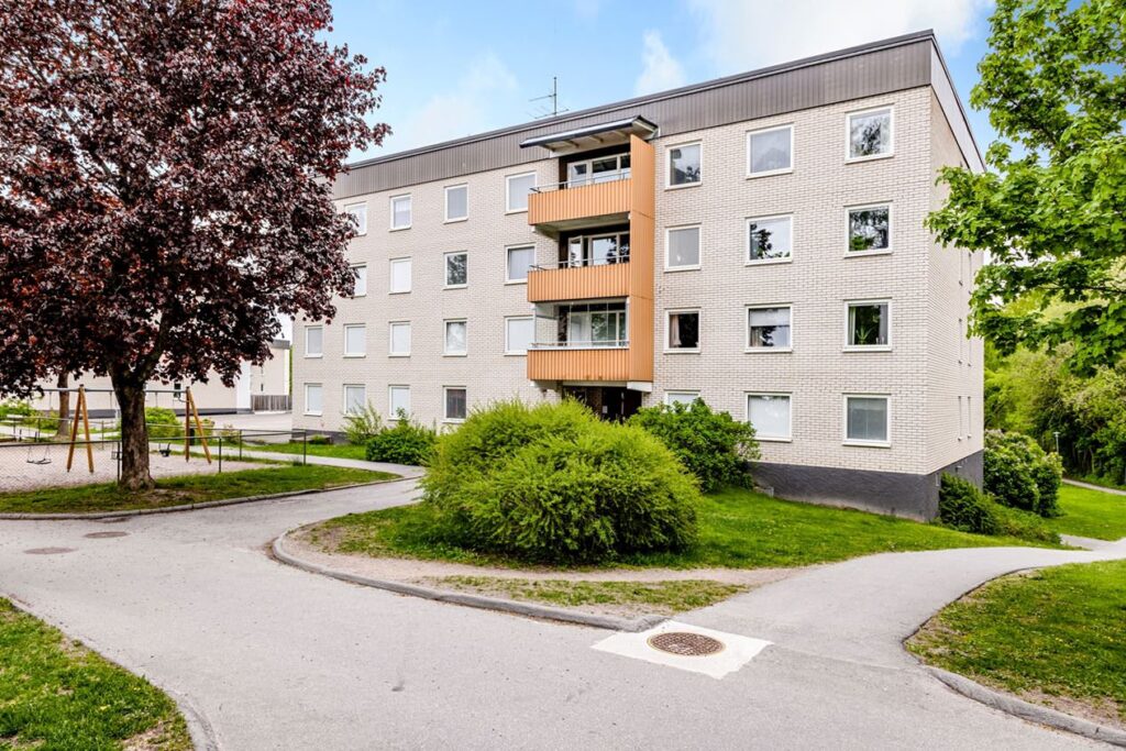 Renovering av betong på balkong efter fuktskada. Ösmo Nynäshamn